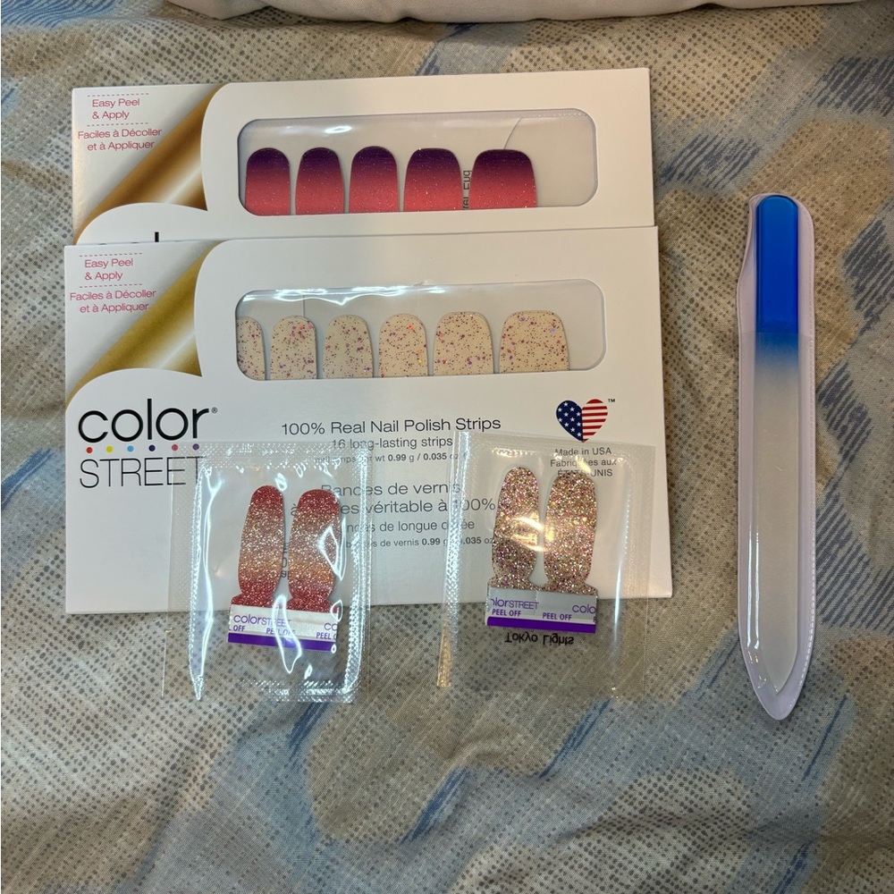 Color Street 100% dry nail polish.